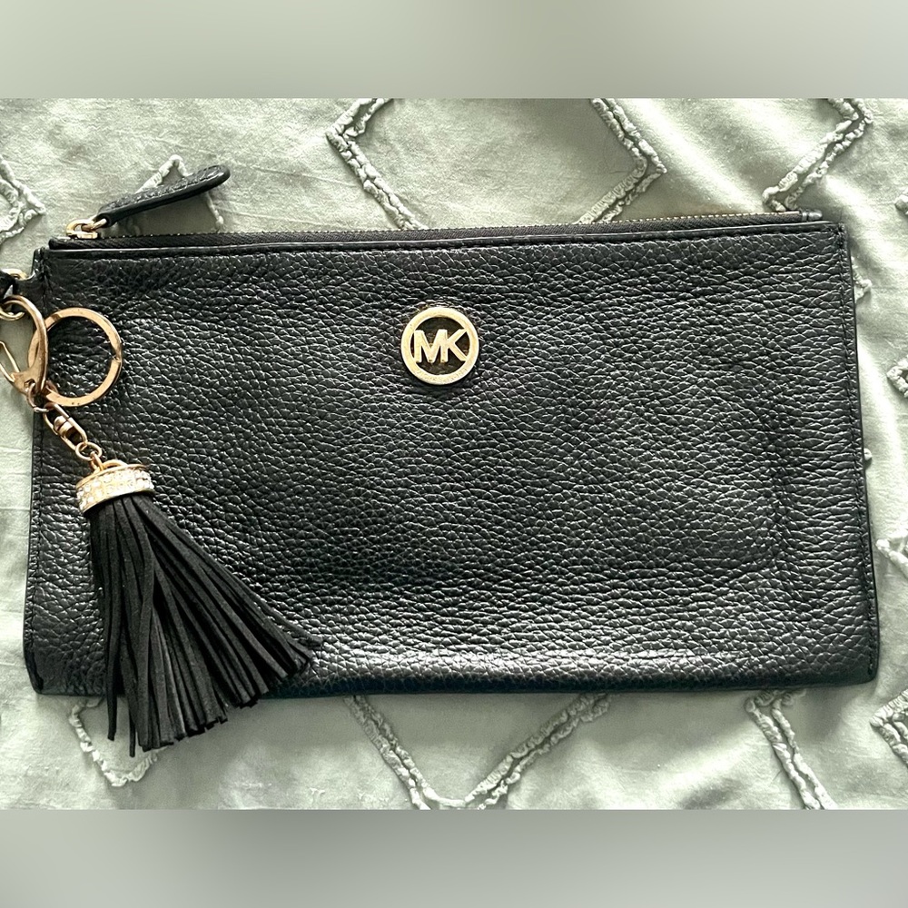 Michael Kors Jet Set XL Zip Clutch Wristlet - Black